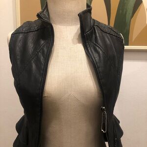 Vintage Black Vegan leather vest size S 🌟